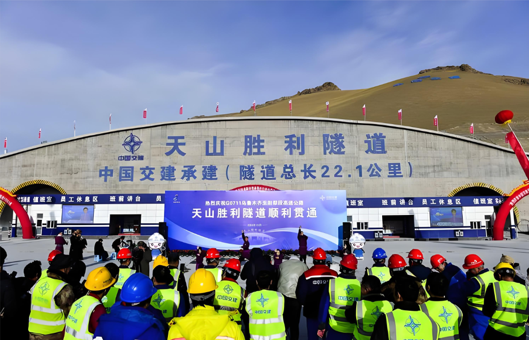 7小时变20分钟！中国打通天山“任督二脉”，新疆格局一夜巨变