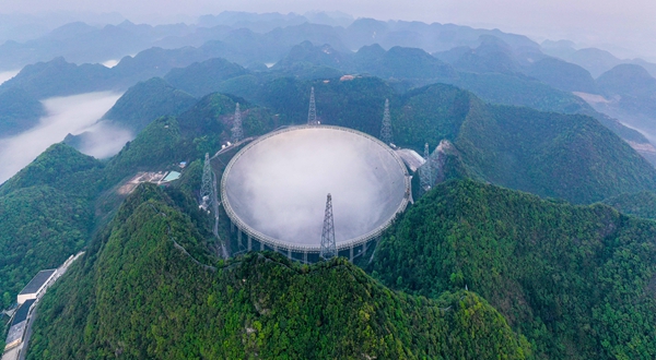 TA在贵州深山，正偷听宇宙的悄悄话